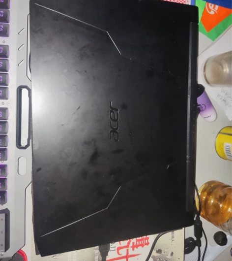 可刀,别砍太狠。 用了一久的宏碁暗影骑士擎...