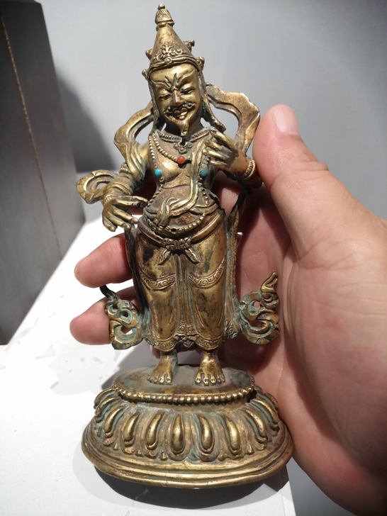 回流藏传鎏金铜佛像，高16.5公分。