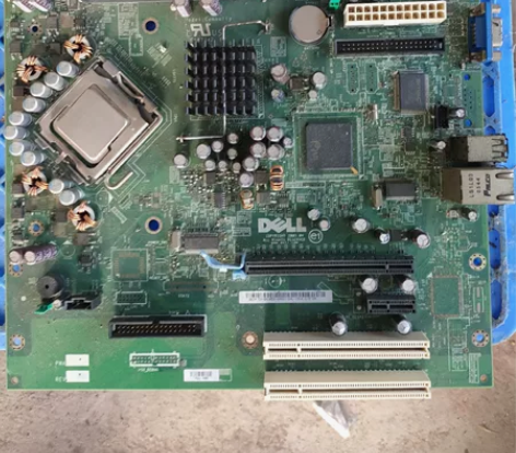 电脑主板 能开机,当配件出,有用的拿走,售...