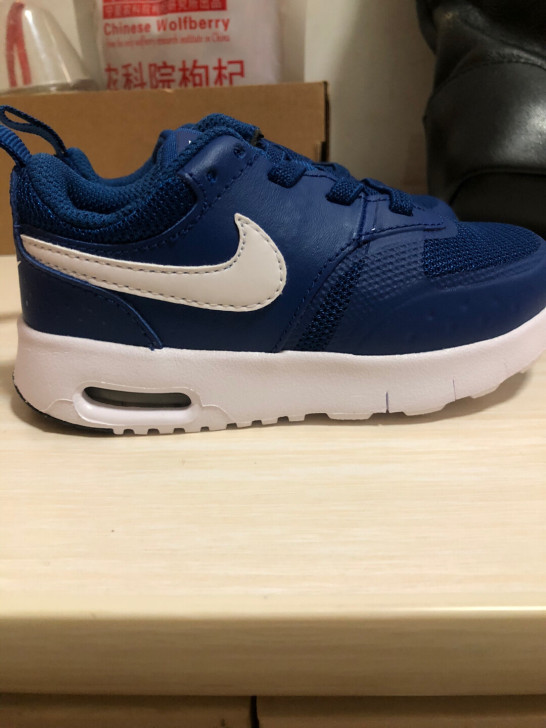 亲戚送给我儿子的Nike气垫鞋，全新，一次...