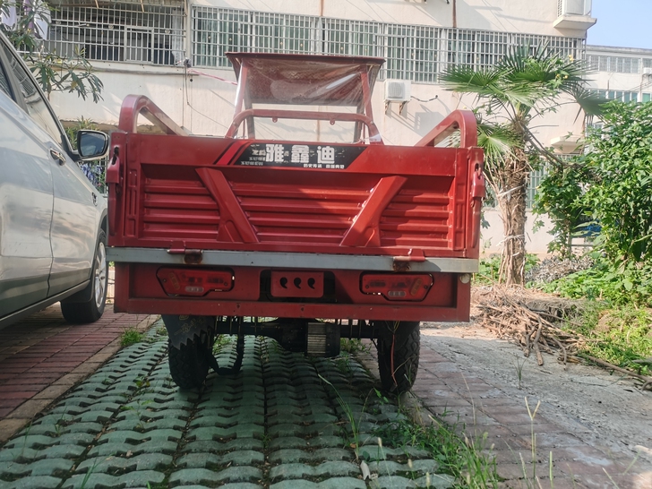 三轮车转卖，带雨棚，几乎没怎么用过，新建自提
