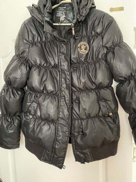 森马羽绒服。适合120斤以内的人。短款精干。