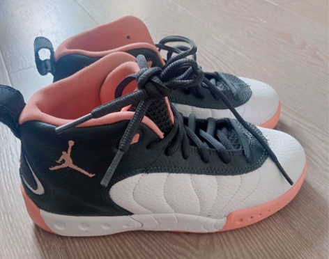 儿童运动鞋乔丹 全新21cm 感兴趣的话点“我想要”和我私聊...