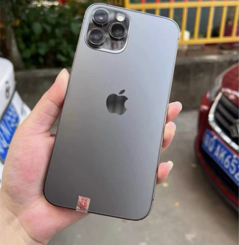 女大学生自用iPhone12promax ...