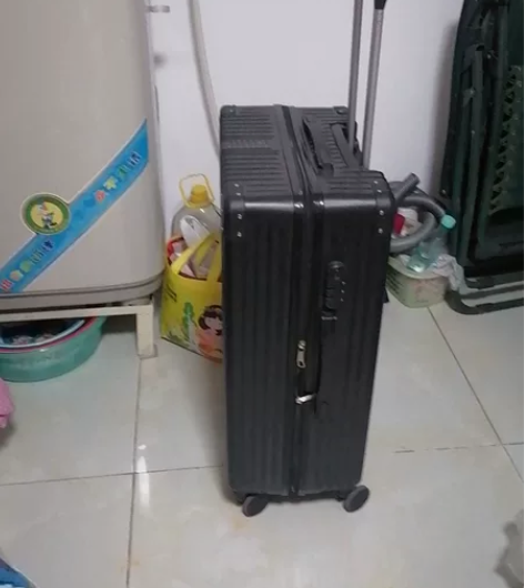 万向轮旅行箱长43/26/63 感兴趣的话...