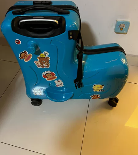 低价出个行李箱,100块钱,几乎全新,用过...