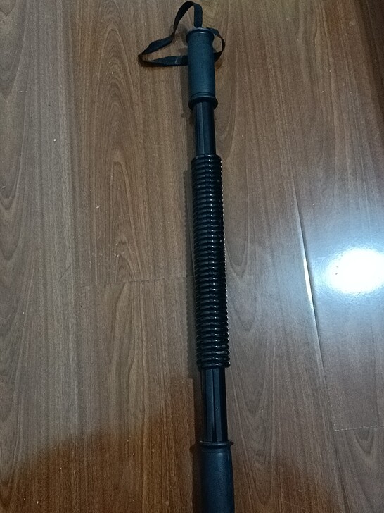 臂力器,多少公斤记不得了,反正不低于30k...