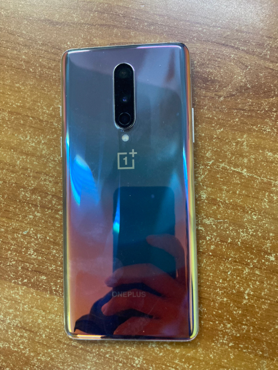 一加八。 自己用的。没啥问题。无拆修。旁边...