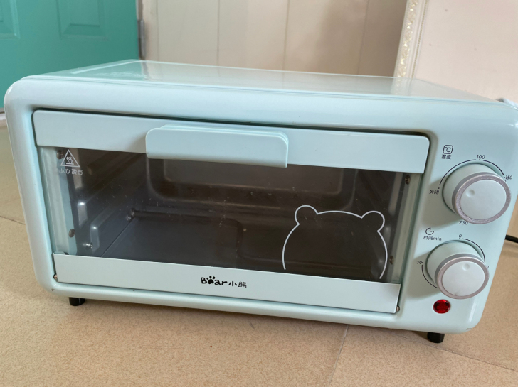 9成新小熊烤箱，今年3月份买的，只用过几次...