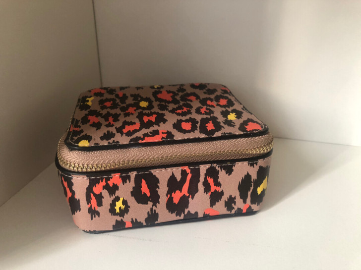 化妆小包 朋友退店剩下的，少量，剩2只