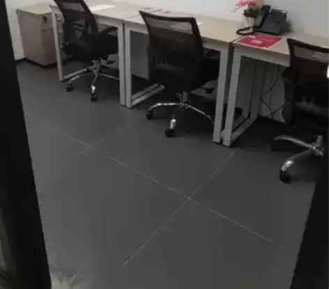 华南城地铁口直租 杂费全免 拎包办公 还有...