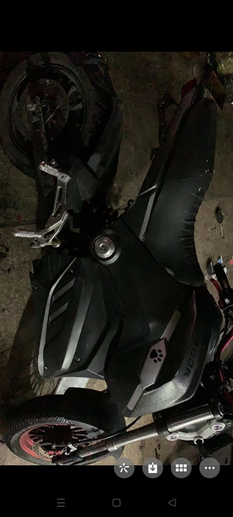 小猴子，六个电池，外观酷，电池新，喜欢可以...