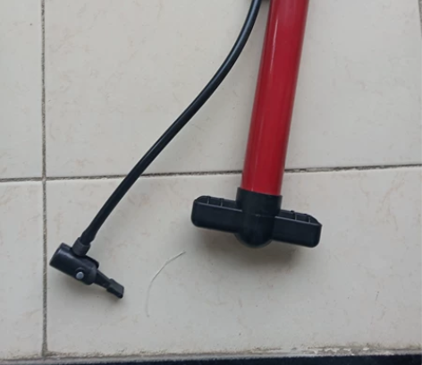 打气筒95成新，只有1尺长小巧玲珑携带方便...