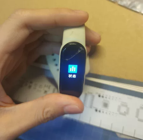 小米手环5，标准版，屏幕裂显示正常，无盒子...