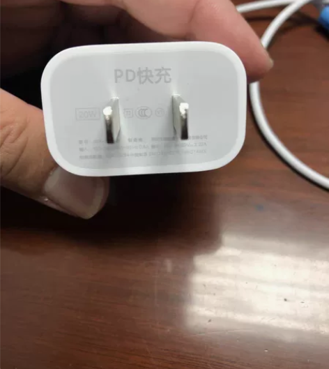 苹果手机20W快充充电器充电头，买了两个，...