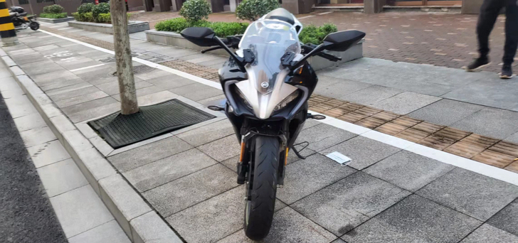 出一台20年九月出厂的春风250sr，现在...