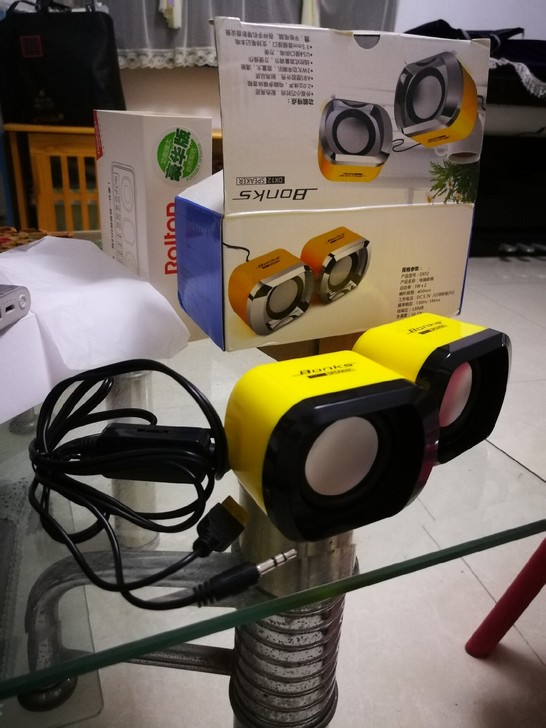 小音箱两对，15元一副任选，声音清晰悦耳，...