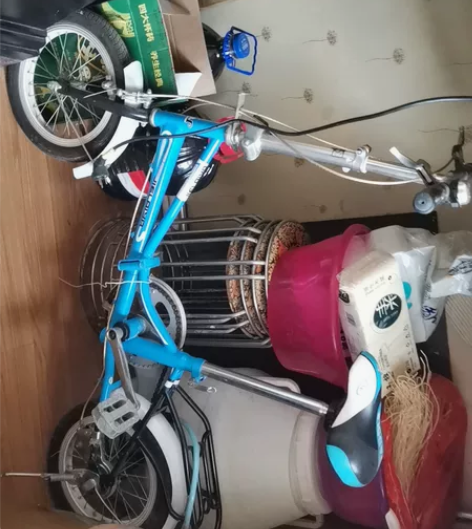 折叠自行车.150元,给孩子买的。孩子去外...