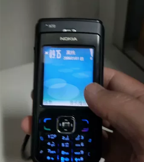 诺基亚n70。前壳换新。不带电池110元包...