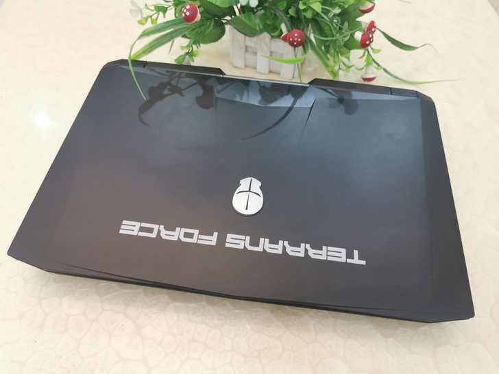 蓝天p775dm未来人类九代游戏本笔记本电脑