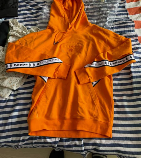 全新 尺码m  有瑕疵  有两个小洞 已补...