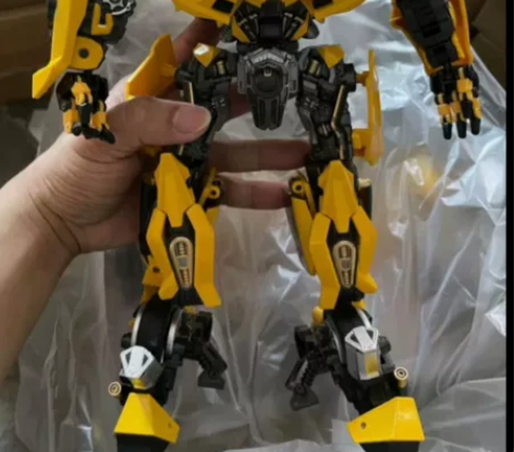 全新黑曼巴放大版雪佛兰大黄蜂变形金刚玩具汽...