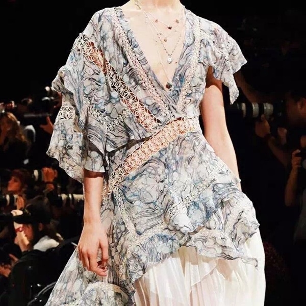 淡雅湖水纹印花重工拼接镂空蕾丝花边复古不规...