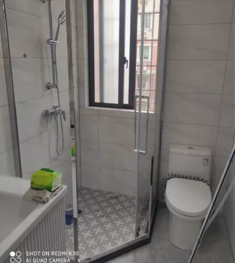 此款为~钻石型银色单推拉淋浴房： 福州淋浴...