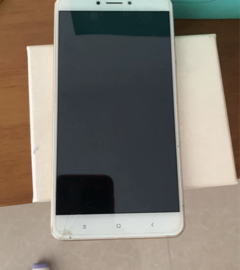 小米note，屏幕裂了，有点失灵 感兴趣的...