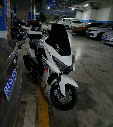 本人有一辆大踏板越野摩托车，2021年上牌...