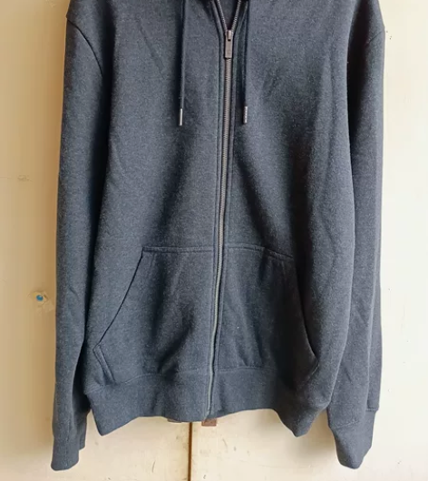 秋冬款男士卫衣。全新。闲置了！颜色。灰色。...