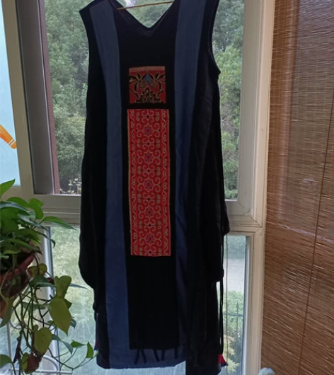 云滇全新老绣袍子 非常美的两块老绣，一块是...