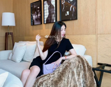现货 CC家日本三醋酸极简风立体剪裁收腰气...