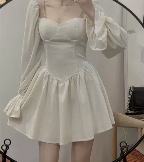 纯欲风丝绒白色连衣裙女秋季新款法式辣妹方领...