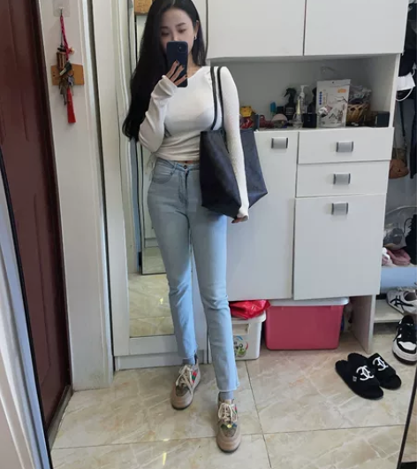 浅色牛仔裤七分裤s码低价出售60 感兴趣的...