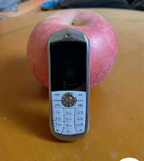 苹果8 手机一台，9成新6 4 G内存，照...