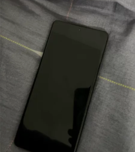 小米12pro  这个暑假买的没用多长时间...