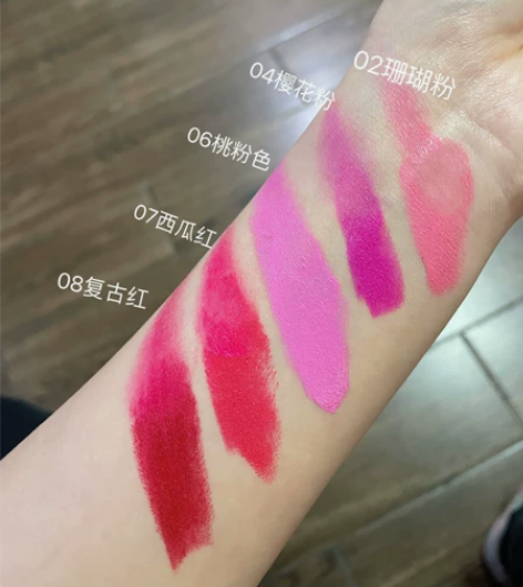 闲置口红红与黑,水润易涂,要的5支一起全拿...