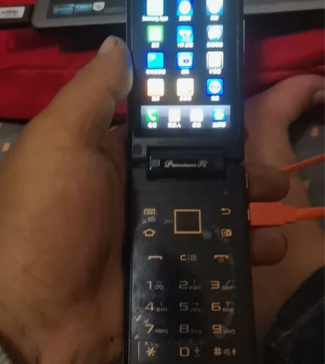 三星手机w899好的，能用，功能正常，别的...