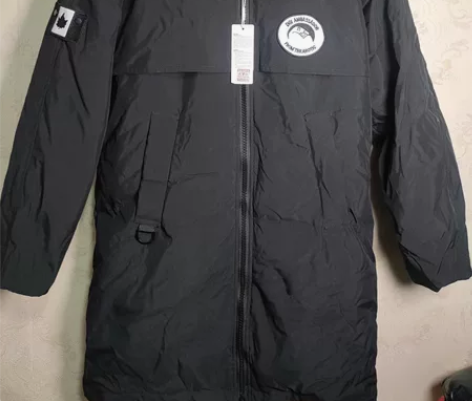 全新男士黑色中长款羽绒服直筒上衣，厚实，保...