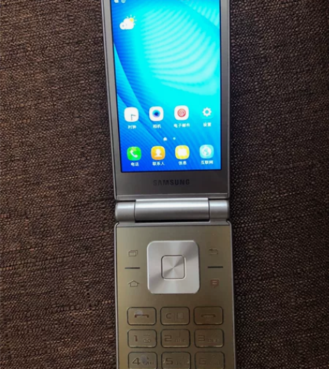 便宜出售三星Galaxy Folder G...