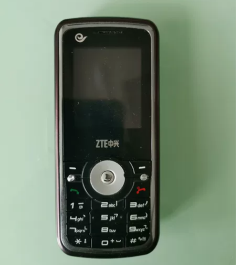 闲置中兴手机一部，不能使用可做收藏有兴趣的...