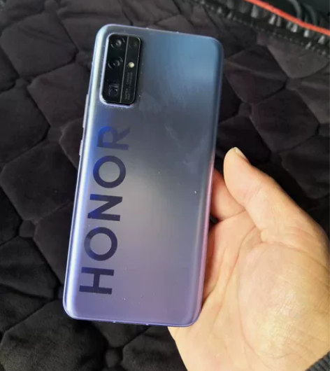 出售个人荣耀30手机8加128的99新随便...