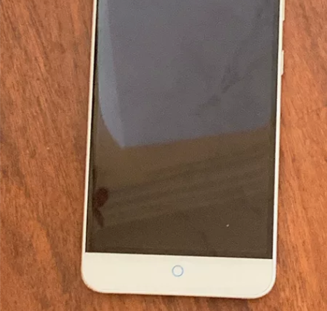 出售，中兴手机一个，200元，没有任何问题...