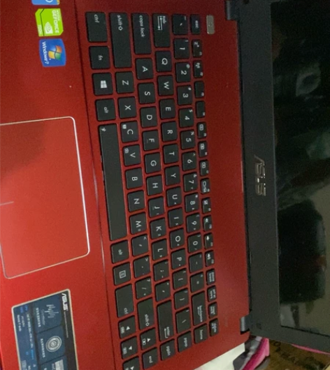 华硕笔记本电脑，有轻微划痕，连不上网，没怎...