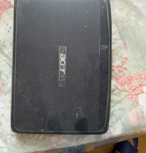 出一个老笔记本，可以开机看视频。 感兴趣的...