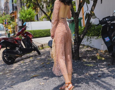 海南三亚沙滩裙网纱星星刺绣V领露背连衣裙旅...