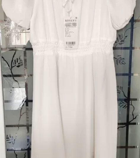 M码，全新一次也没穿过吊牌也没摘。白色连衣...