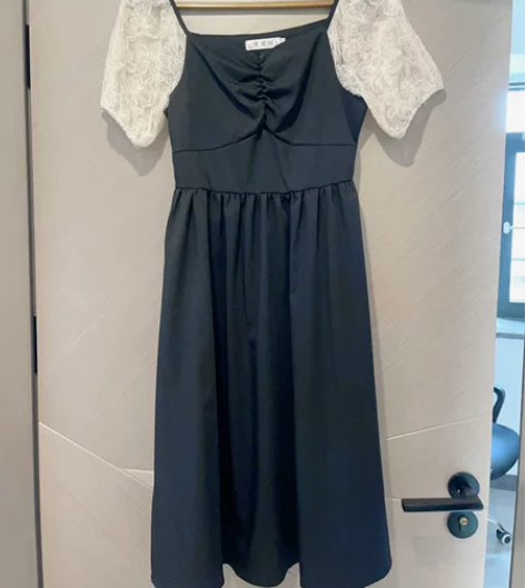 只穿过一次,衣服太多柜子放不下,低价出[n...