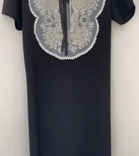 黑色连衣裙 裙两侧有兜 能穿到125斤 几...